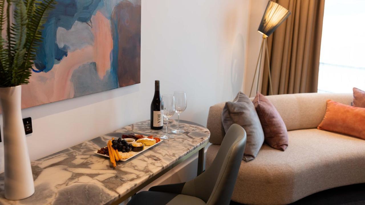 אוקלנד Horizon By Skycity מראה חיצוני תמונה A wine tasting at the hotel
