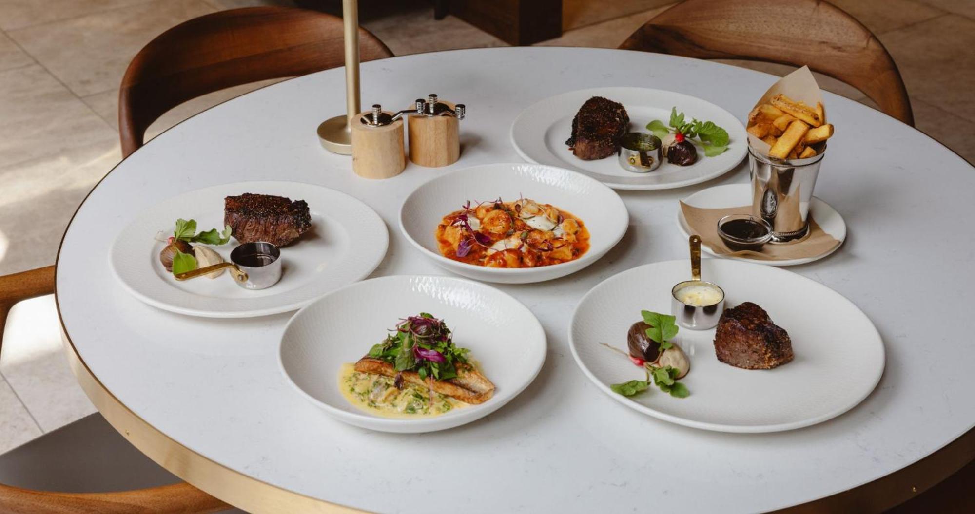 אוקלנד Horizon By Skycity מראה חיצוני תמונה Dishes at the restaurant